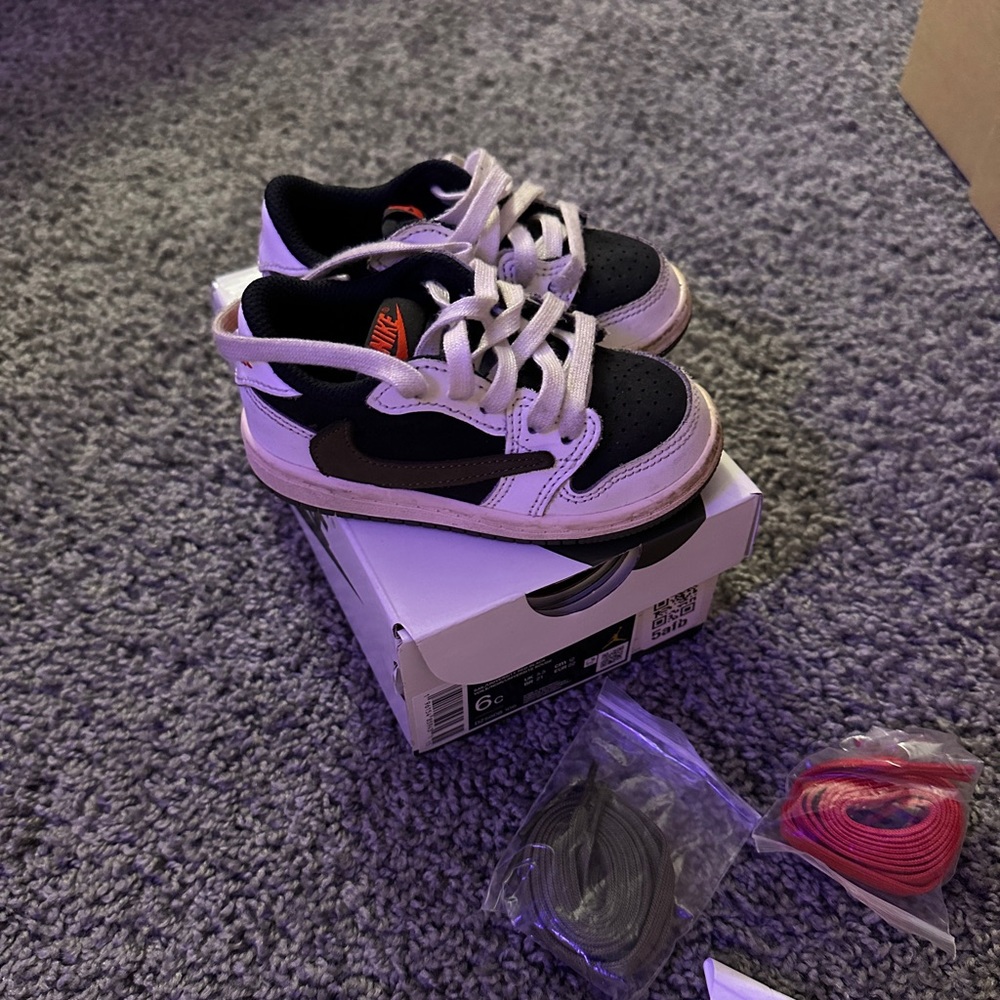Travis Scott Air Jordan 1 Retro Low og sp td olive.